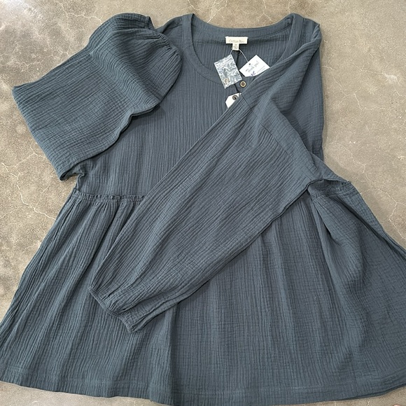 Plus size pleated tunic - Picture 2 of 3